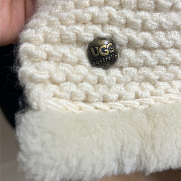 UGG Australia One Size Cream Knit Cardigan, Fits a Small, 58% Wool, EUC - Picture 9 of 11
